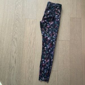 Lululemon Floral Crop size 6
